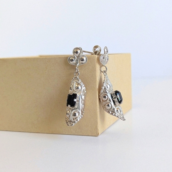 Heirloom Style Black Hematite Silver Dangle Earrings - Picture 1 of 6